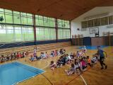 Společné sportování v tělocvičně