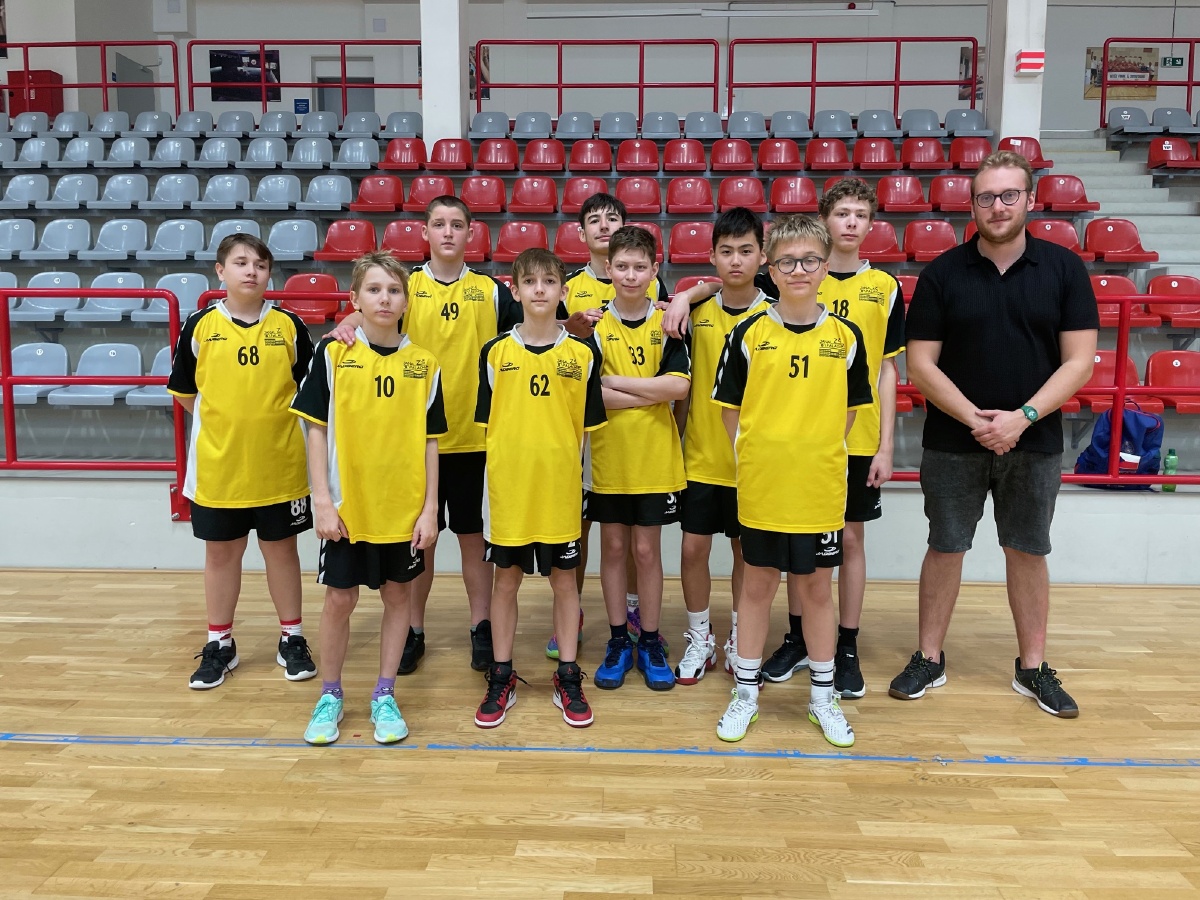 Školní basketbal