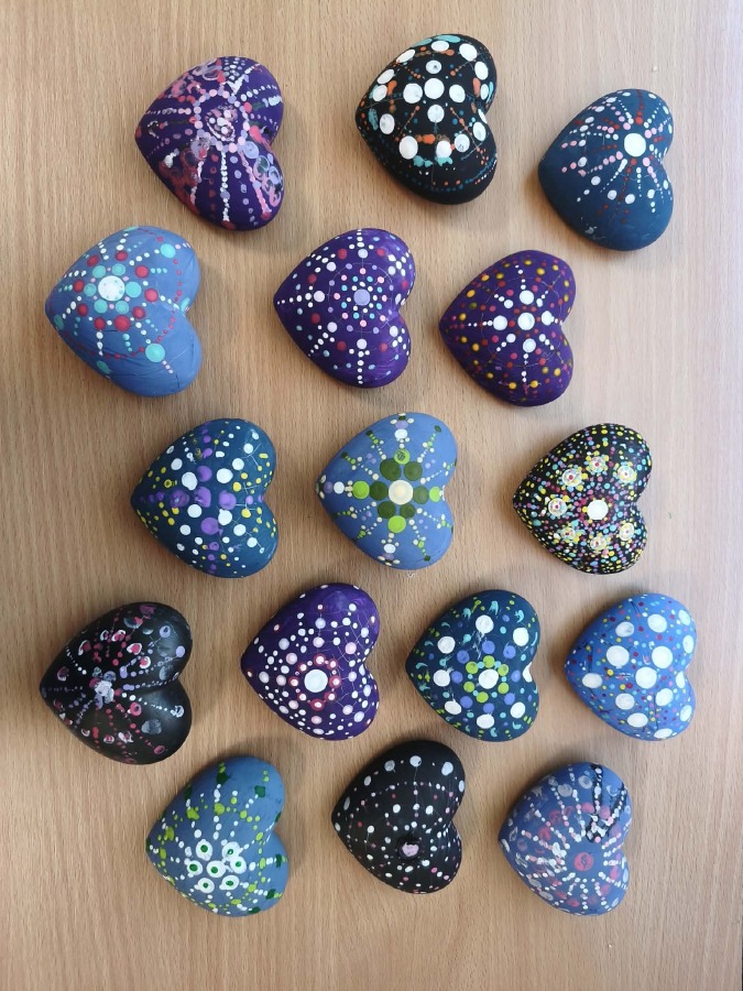 4.A malovala tečkované mandaly